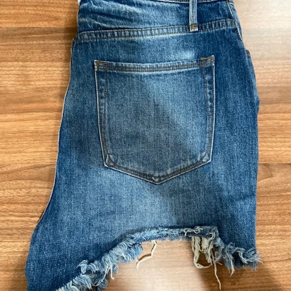 Good American Bombshell Short - Picture 4 of 8